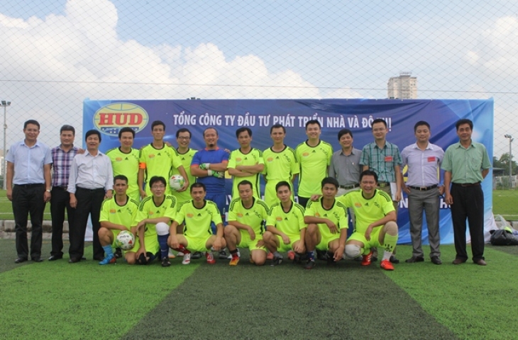 Từng bừng khai mạc Giải bóng đá chào mừng 25 năm Ngày truyền thống HUD