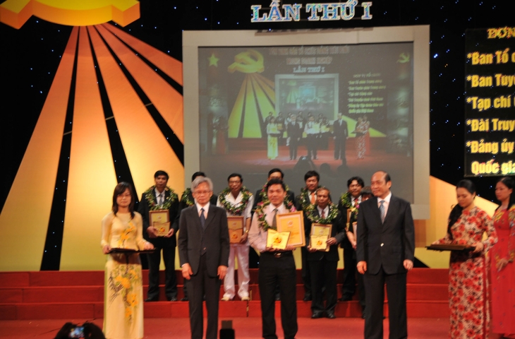 Đảng bộ Tập đoàn Phát triển nhà và đô thị được tôn vinh tổ chức Đảng xuất sắc tiêu biểu trong chương trình “Bình chọn và tôn vinh các tổ chức Đảng tiêu biểu trong doanh nghiệp lần thứ I”