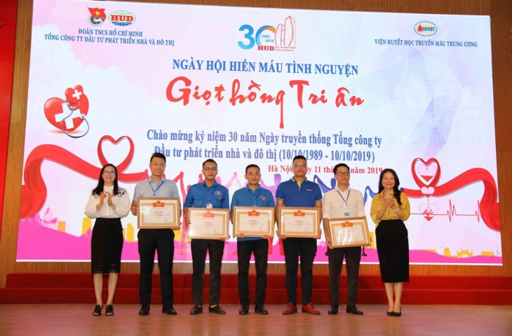 Những “Giọt hồng tri ân” từ HUD