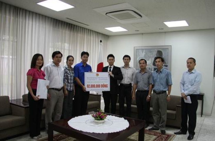 Đoàn thanh niên Tập đoàn ủng hộ nhân dân Nhật Bản