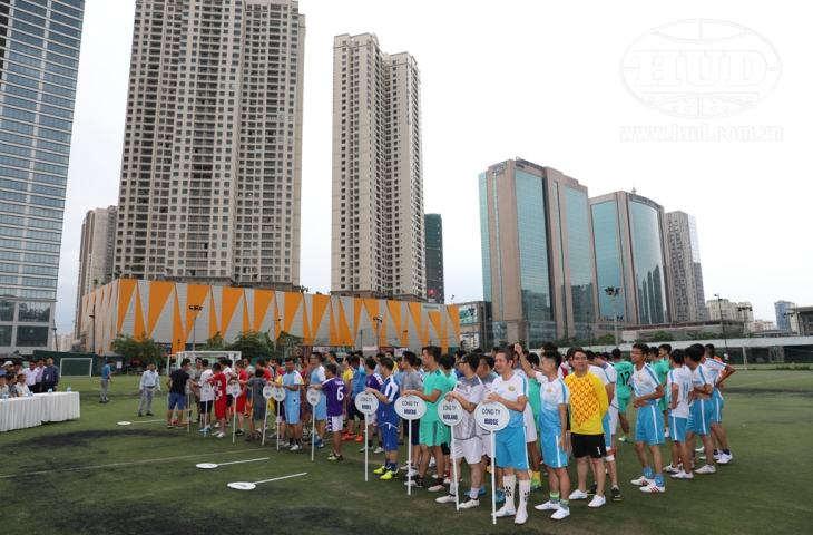 Khai mạc Giải bóng đá HUD 2019 chào mừng 30 năm Ngày Truyền thống HUD