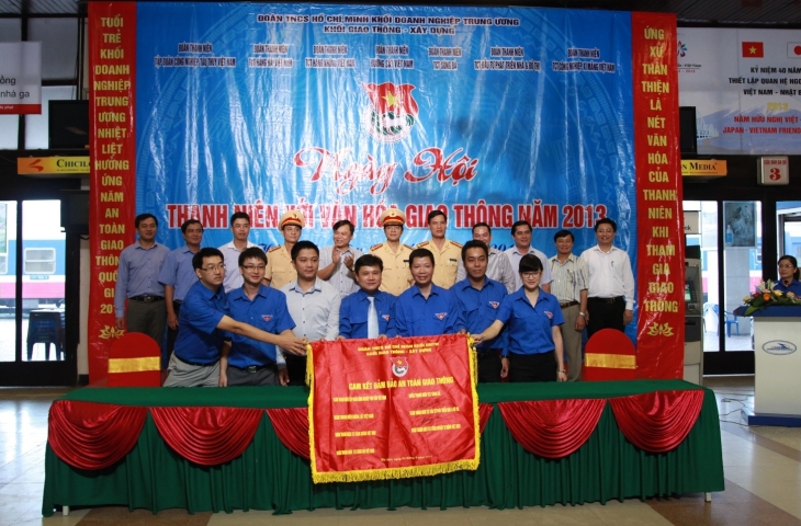 Đoàn TN Tổng công ty tham gia ngày hội thanh niên với văn hóa giao thông năm 2013