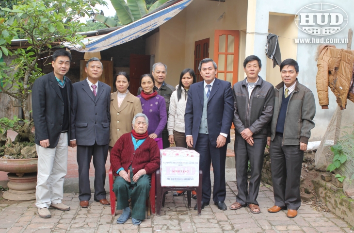 Tập đoàn HUD tổ chức thăm hỏi, động viên, tặng quà các Mẹ Việt Nam Anh hùng nhân dịp Xuân Nhâm Thìn