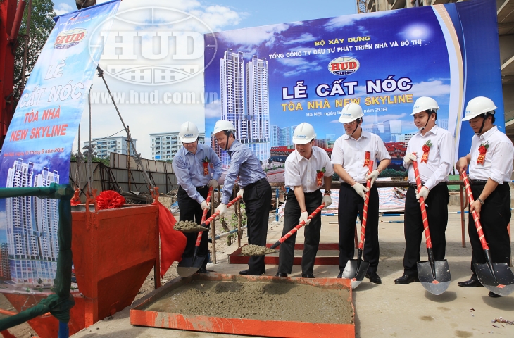 Tổng công ty HUD tổ chức Lễ Cất nóc Tòa nhà New Skyline Văn Quán, Hà Đông