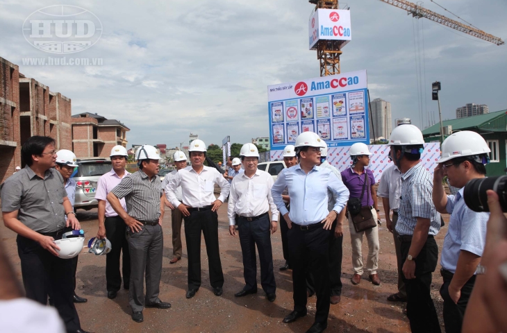 Bộ Xây dựng cùng UBND Tp Hà Nội kiểm tra công tác thi công dự án nhà ở xã hội của Tổng công ty HUD tại Dự án Khu đô thị mới Tây Nam Linh Đàm