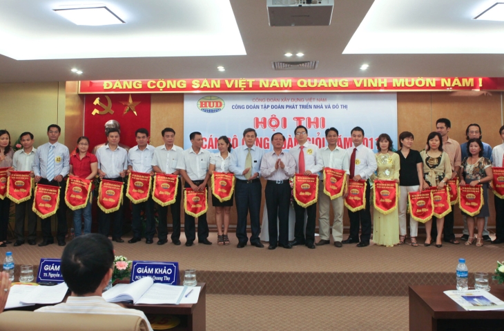 Công đoàn Tập đoàn tổ chức Hội thi Cán bộ công đoàn giỏi năm 2011