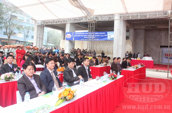 Tổng công ty tổ chức Lễ ra quân đầu năm 2015 và phát động thi đua hoàn thành công trình văn phòng và nhà ở VP2-VP4 Khu đô thị mới kiểu mẫu Linh Đàm