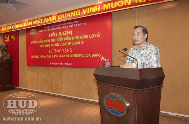 Đảng ủy Tập đoàn tổ chức Hội nghị hướng dẫn triển khai kiểm điểm theo Nghị quyết Trung ương 4, khóa XI và Lễ trao tặng Huy hiệu 30 năm tuổi Đảng, kỷ niệm chương của Đảng