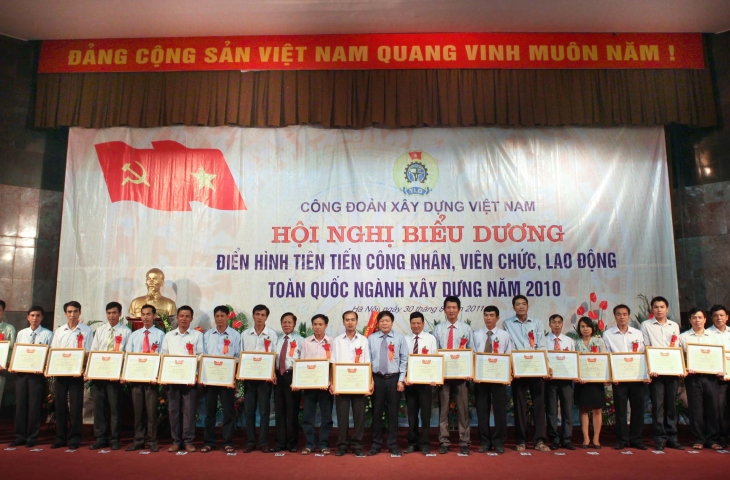 Tập đoàn HUD có 04 cá nhân được biểu dương trong Hội nghị biểu dương điển hình tiên tiến công nhân, viên chức, lao động toàn quốc ngành Xây dựng năm 2010
