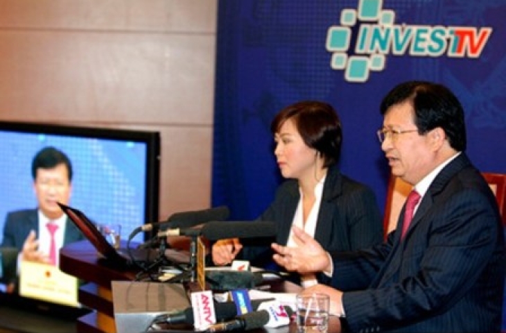 Bộ trưởng Bộ Xây dựng Trịnh Đình Dũng đối thoại trực tuyến với nhân dân 