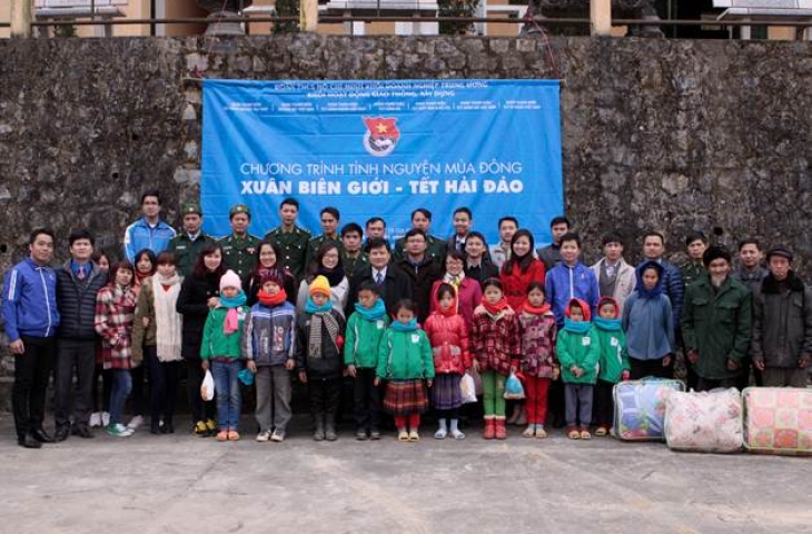 Đoàn Thanh niên các đơn vị Khối  hoạt động Giao thông - Xây dựng thuộc Đoàn Khối Doanh nghiệp Trung ương tổ chức thực hiện chương tình “Xuân biên giới - Tết hải đảo” năm 2014