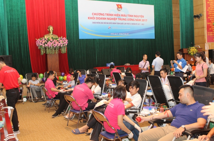 Gần 300 CBNV Tổng công ty HUD tham gia Ngày hội hiến máu Khối Doanh nghiệp Trung ương năm 2017