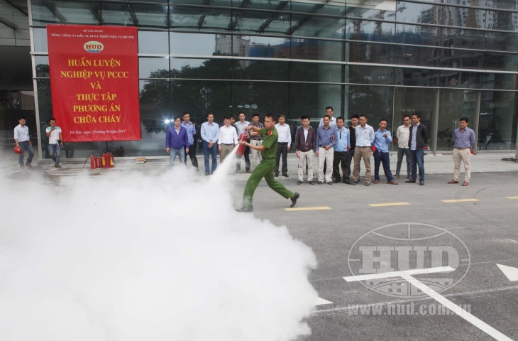 Tổng công ty tổ chức huấn luyện nghiệp vụ PCCC và thực tập phương án PCCC cho tòa nhà HUDTOWER