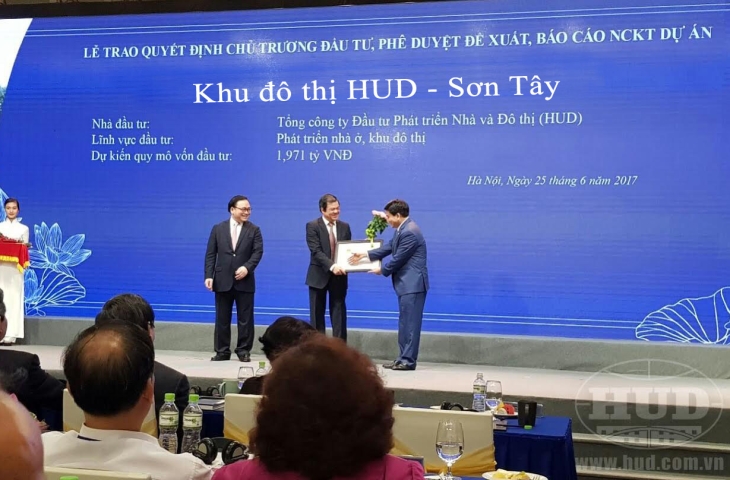 UBND TP Hà Nội trao Quyết định chủ trương đầu tư Dự án Khu đô thị HUD - Sơn Tây cho Tổng công ty HUD