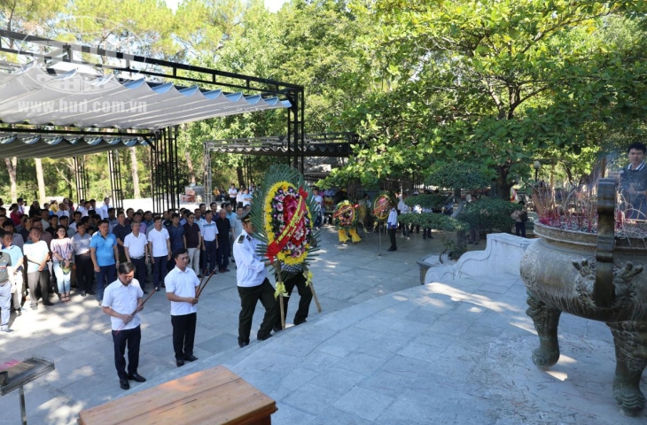 CBNV HUD Tri ân các Anh hùng liệt sỹ tại một số nghĩa trang ở miền Trung nhân ngày TBLS 27/7