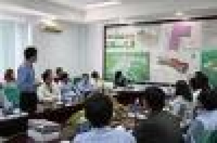 
            Đoàn các tham tán kinh tế đại sứ quán Việt Nam tại nước ngoài thăm KCN Yên Phong