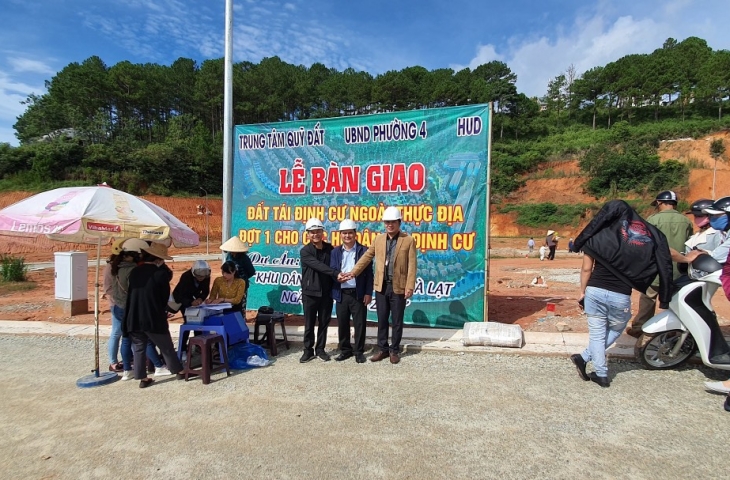 HUD bàn giao đất tái định cư cho nhân dân phường 4, thành phố Đà Lạt, tỉnh Lâm Đồng