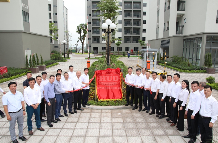 Công trình NOXH CT08 HUD Rosa Garden được gắn biển công trình Chào mừng Đại hội Đảng bộ Khối DNTW nhiệm kỳ 2020-2025