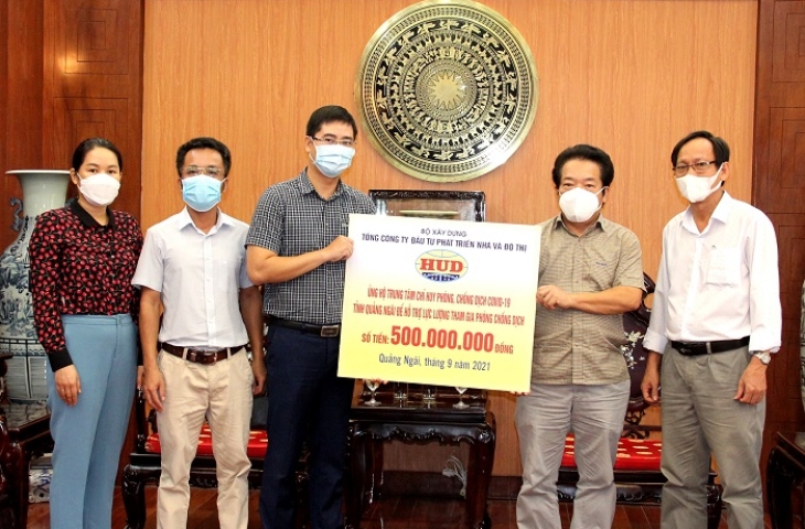 Tổng Công ty Đầu tư phát triển nhà và đô thị hỗ trợ Quảng Ngãi 500 triệu đồng phòng, chống dịch Covid-19