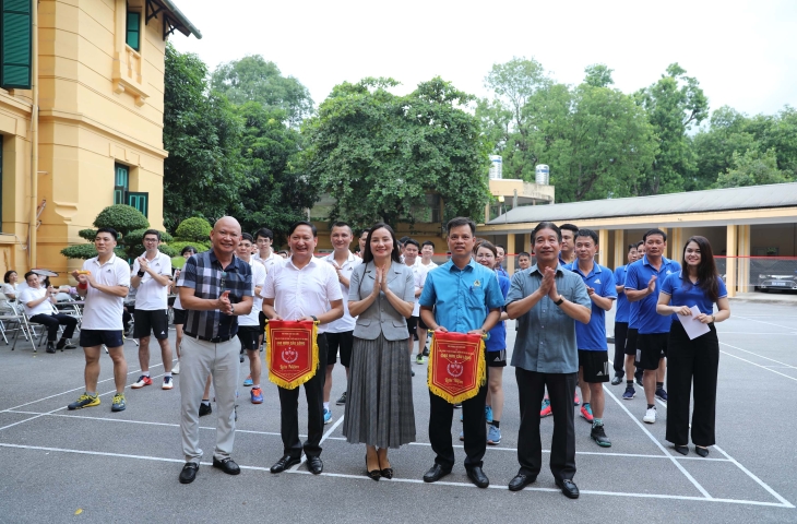 Công đoàn cơ quan Văn phòng Chủ tịch nước và Công đoàn Tổng công ty HUD tổ chức giao lưu thể thao nhân kỷ niệm 30 năm ngày tái thành lập Văn phòng Chủ tịch nước