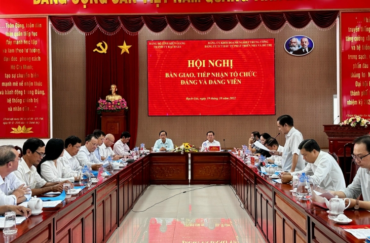 Đảng ủy Tổng công ty HUD bàn giao tổ chức đảng và đảng viên Công ty cổ phần Đầu tư xây dựng HUD Kiên Giang về Thành ủy Tp. Rạch Giá, tỉnh Kiên Giang