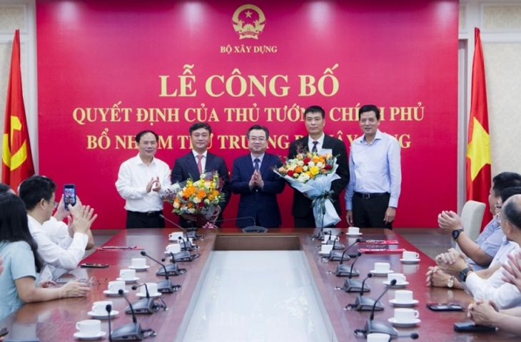 Bộ trưởng Nguyễn Thanh Nghị trao Quyết định bổ nhiệm 2 tân Thứ trưởng Bộ Xây dựng