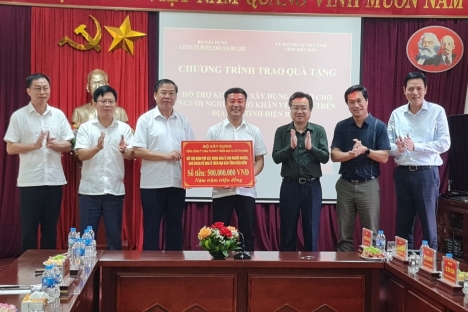 Bộ Xây dựng và Tổng công ty HUD ủng hộ chương trình xây nhà tình nghĩa cho người nghèo trên địa bàn tỉnh Điện Biên nhân chuyến công tác tại tỉnh Điện Biên