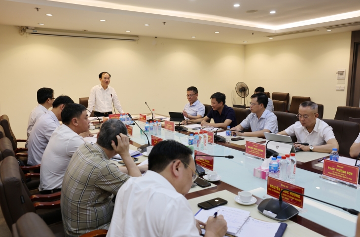 Thứ trưởng Bộ Xây dựng Nguyễn Văn Sinh làm việc với Tổng công ty Đầu tư phát triển nhà và đô thị