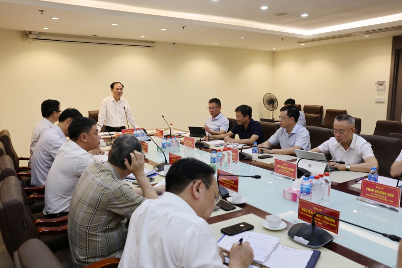 Thứ trưởng Bộ Xây dựng Nguyễn Văn Sinh làm việc với Tổng công ty Đầu tư phát triển nhà và đô thị